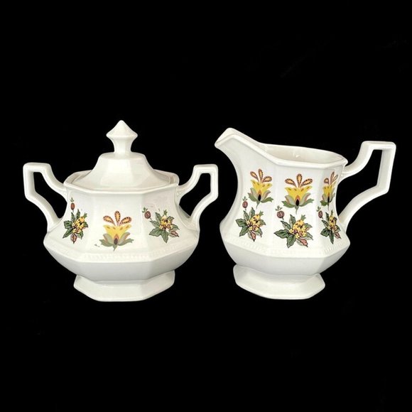 Vintage 1970s Johnson Bros. Persian Gargen Pattern Octogonal Sugar Creamer Set - Picture 3 of 10